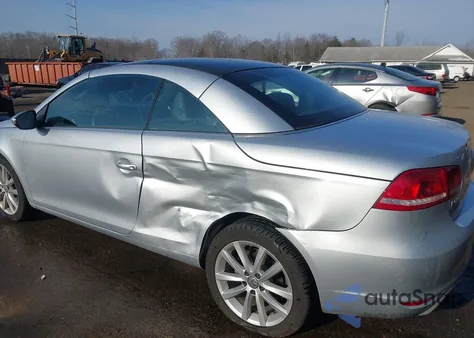 2013 Volkswagen Eos Komfort z USA, uszkodzony, nr VIN WVWBW8AH5DV001003